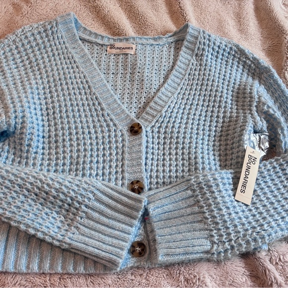 (New)NO BOUNDARIES CARDIGAN CROPPED-LARGE - Picture 4 of 9